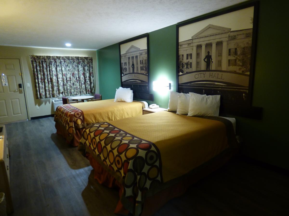 Super 8 By Wyndham Kosciusko Motel Exterior photo